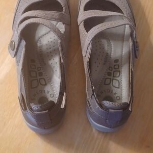 Earth Origins Tan Mary Jane Shoes